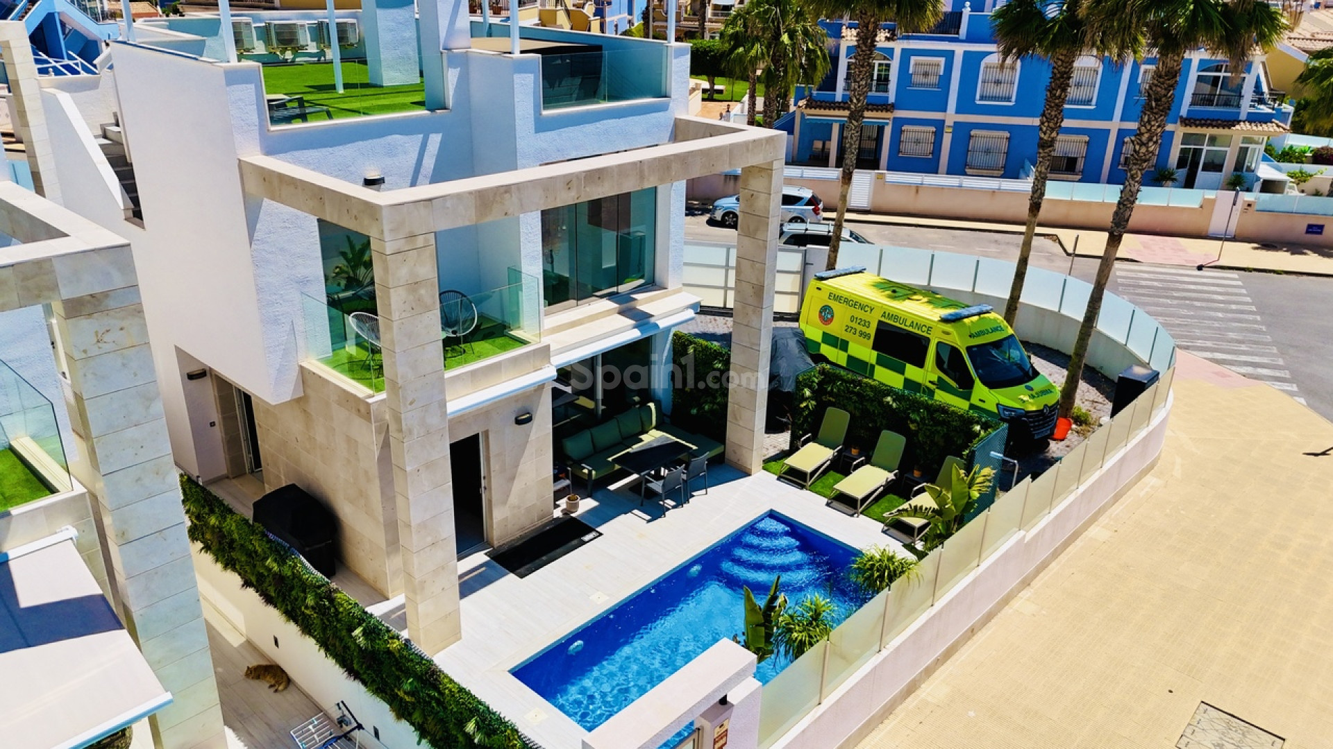 Resale - Villa -
Cabo Roig
