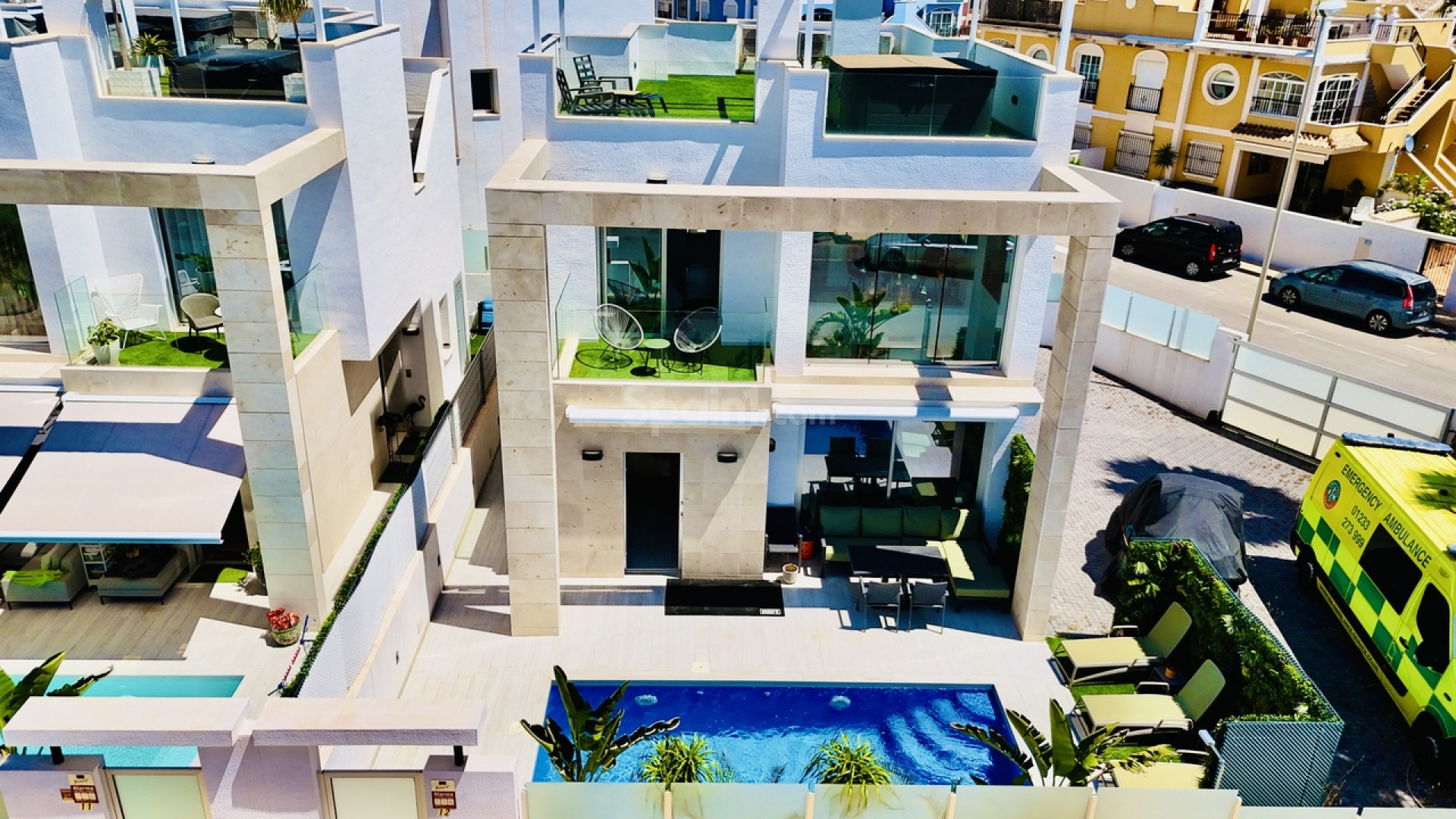 Resale - Villa -
Cabo Roig