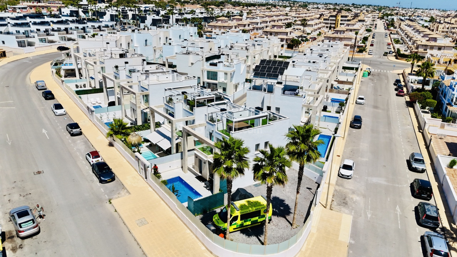 Resale - Villa -
Cabo Roig