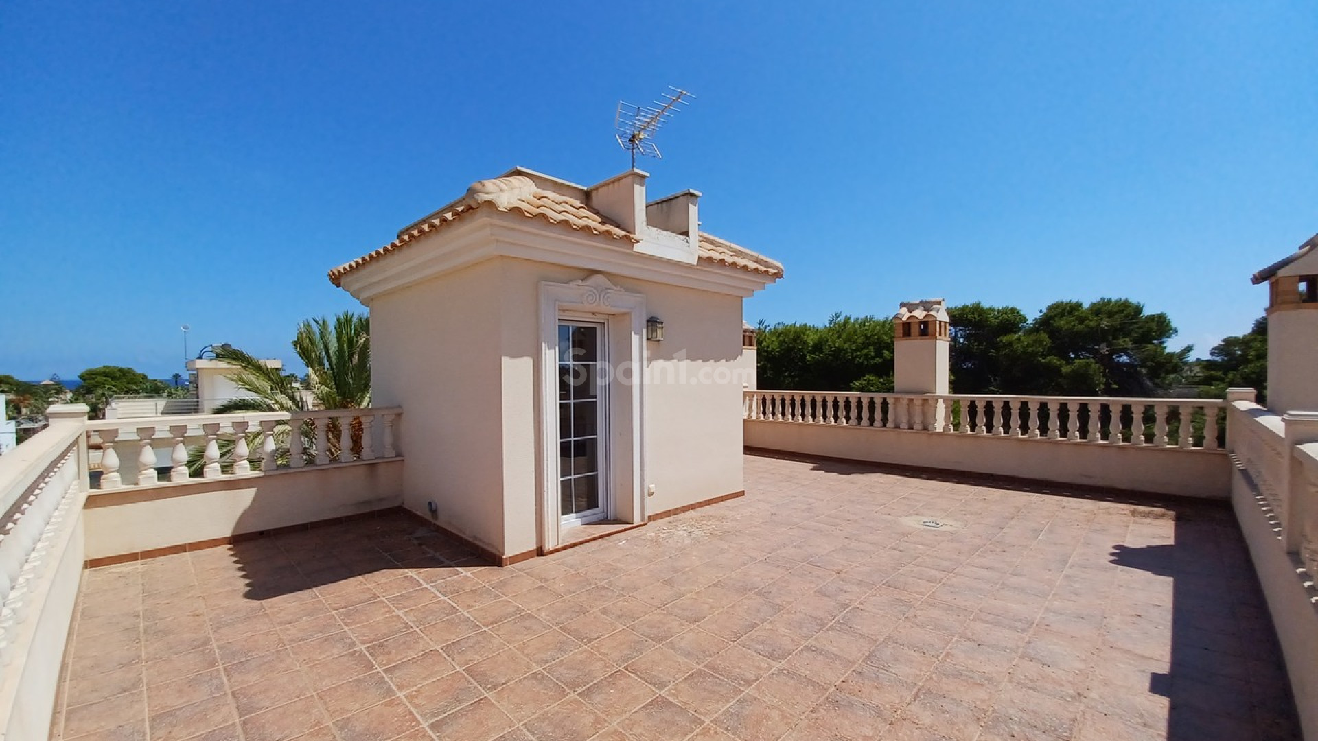 Resale - Villa -
Cabo Roig
