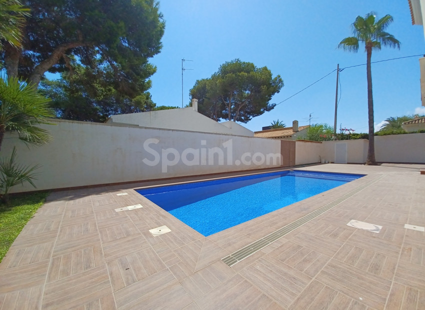 Resale - Villa -
Cabo Roig