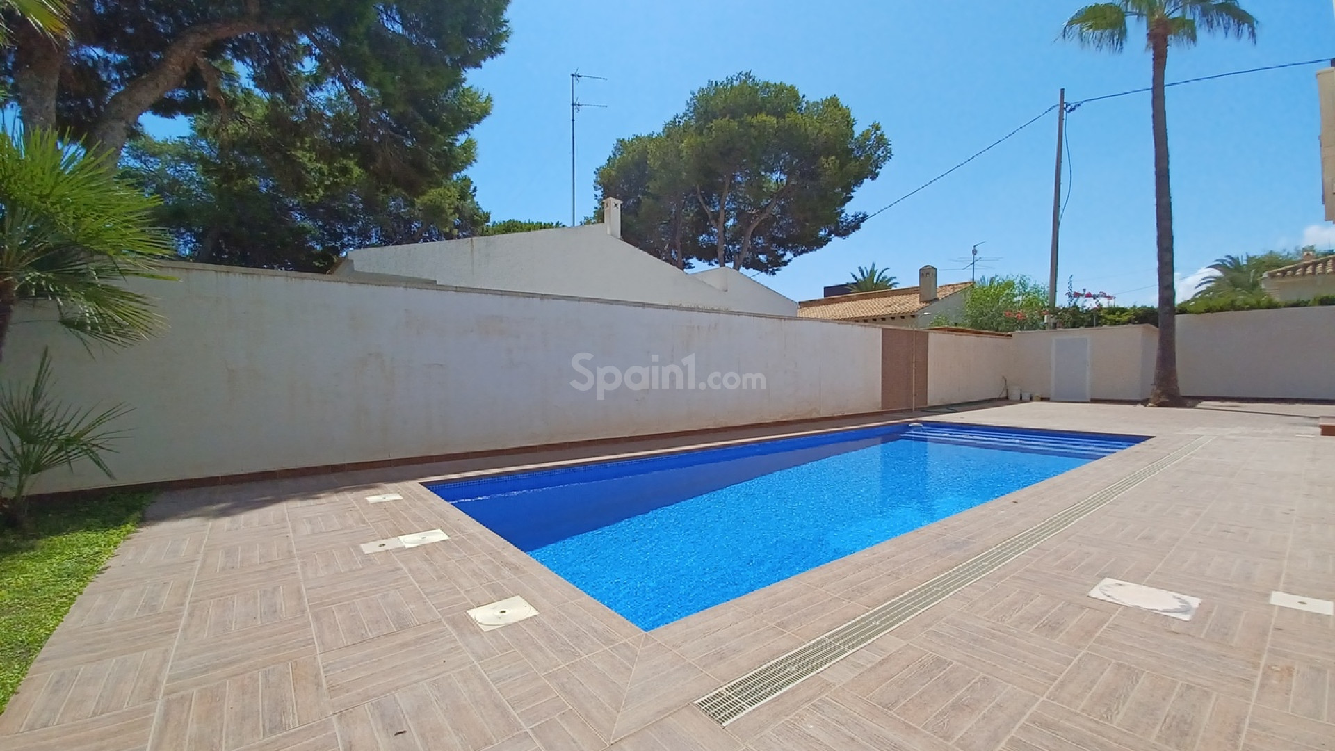 Resale - Villa -
Cabo Roig