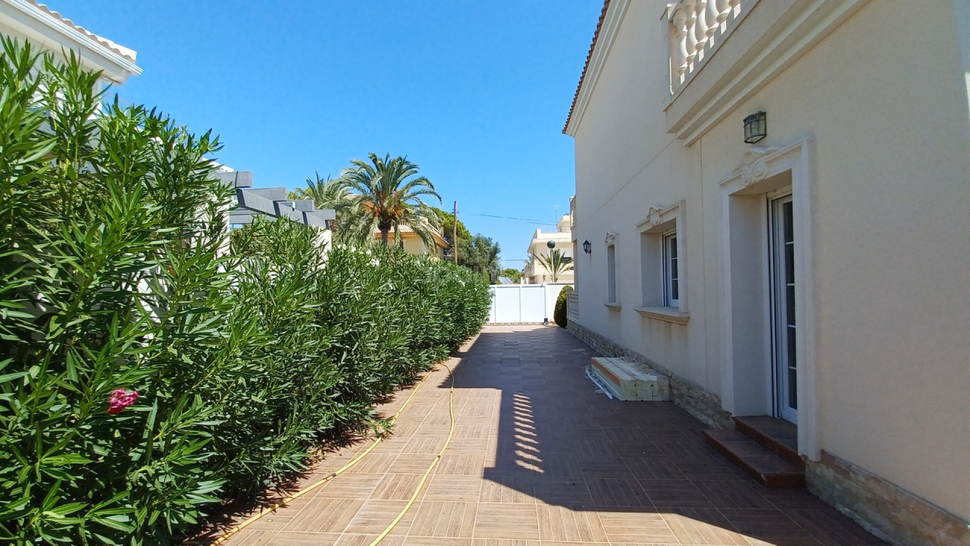 Resale - Villa -
Cabo Roig