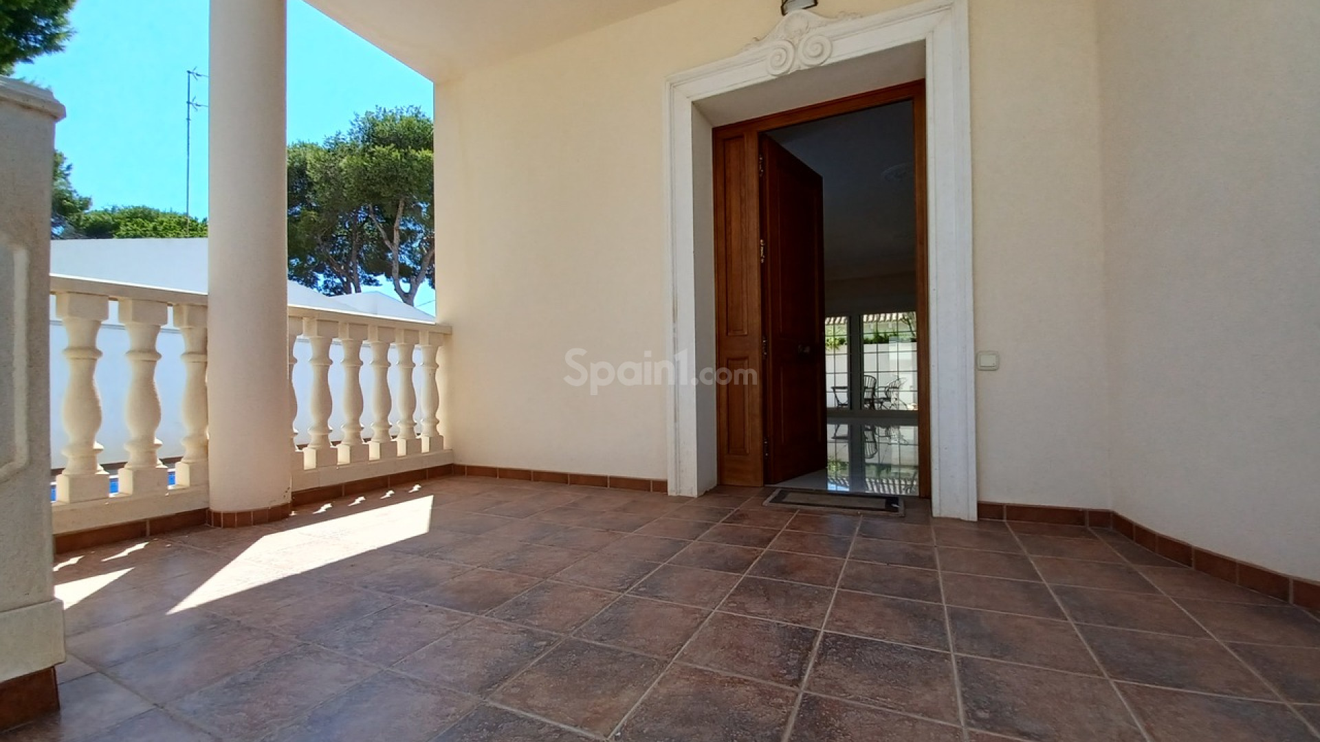 Resale - Villa -
Cabo Roig