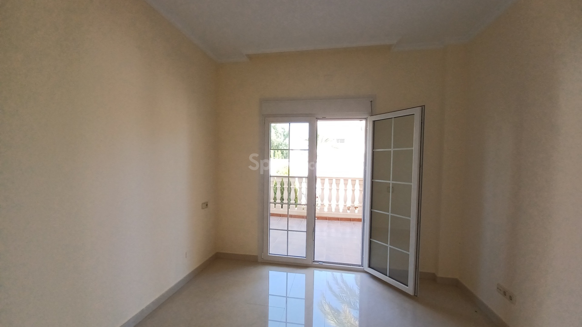 Resale - Villa -
Cabo Roig