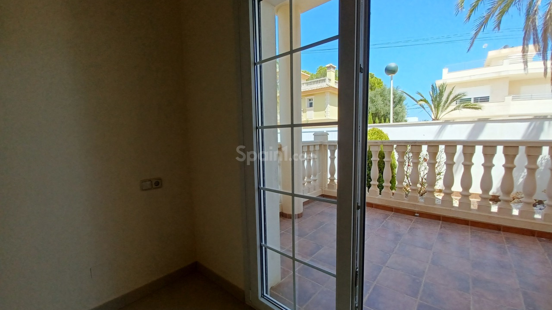 Resale - Villa -
Cabo Roig