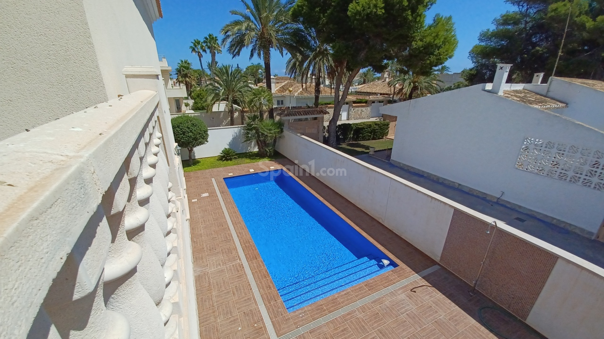 Resale - Villa -
Cabo Roig