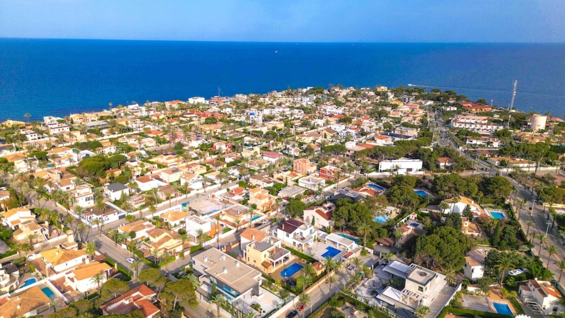 Resale - Villa -
Cabo Roig