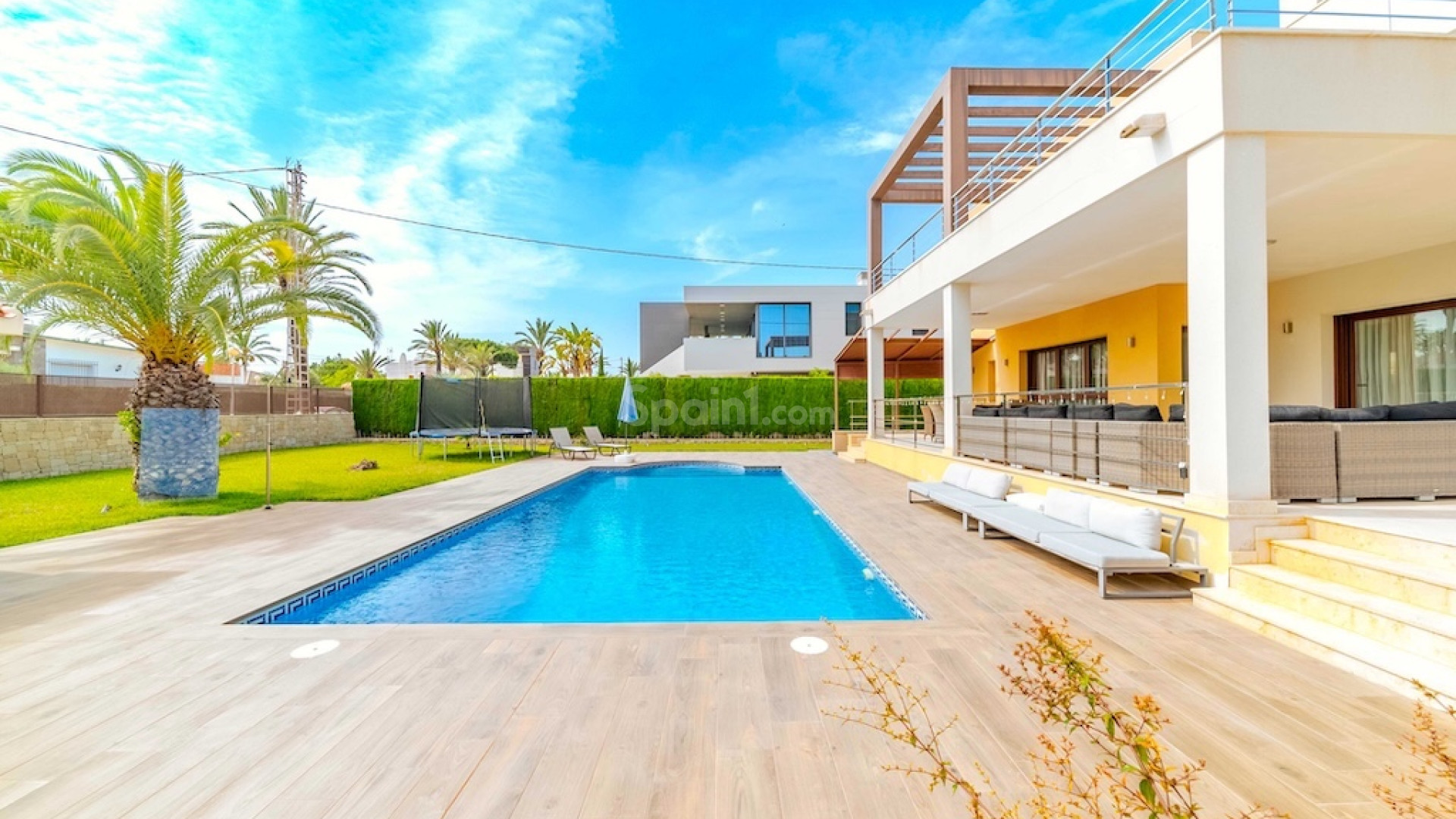 Resale - Villa -
Cabo Roig