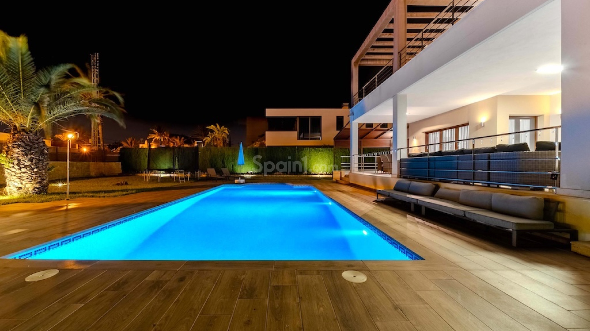 Resale - Villa -
Cabo Roig
