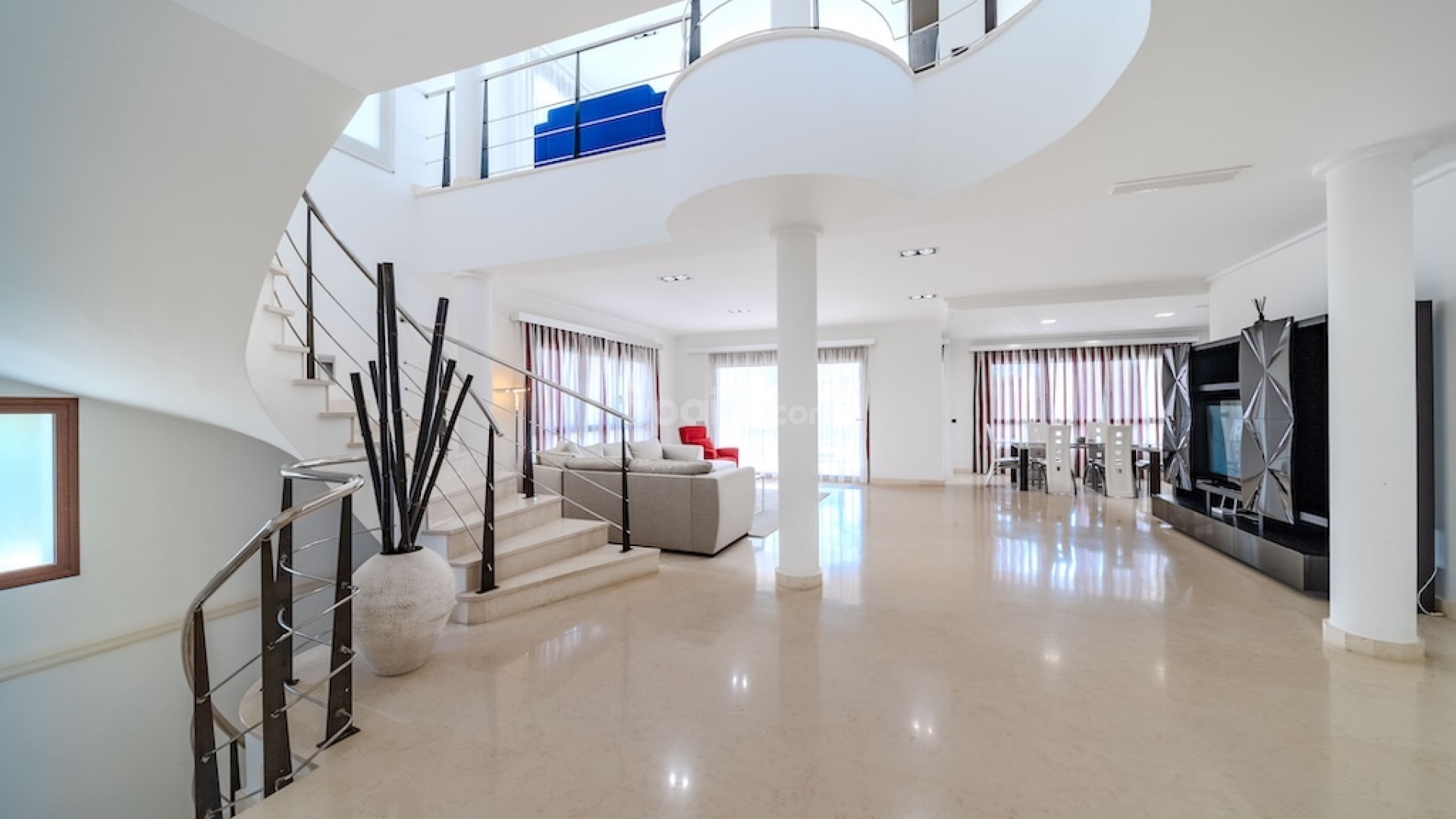 Resale - Villa -
Cabo Roig