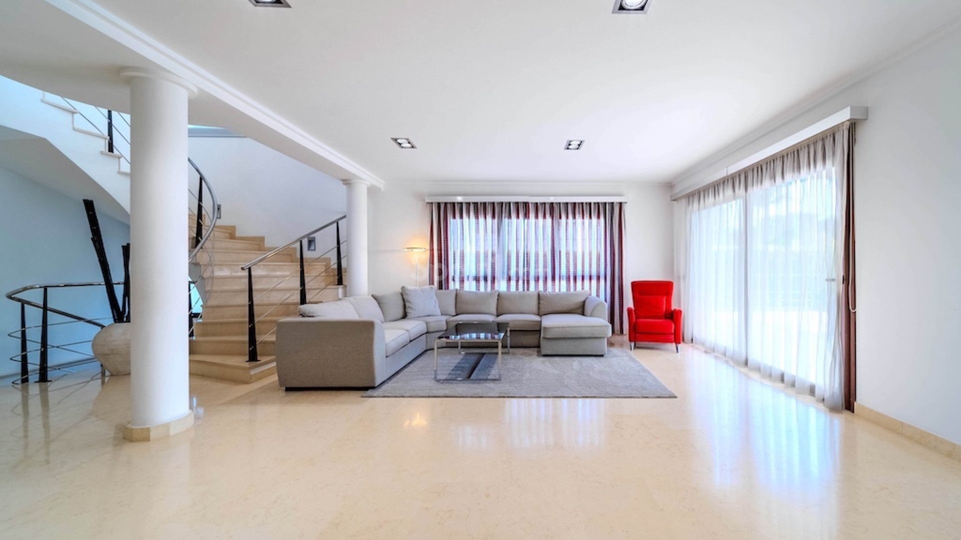 Resale - Villa -
Cabo Roig