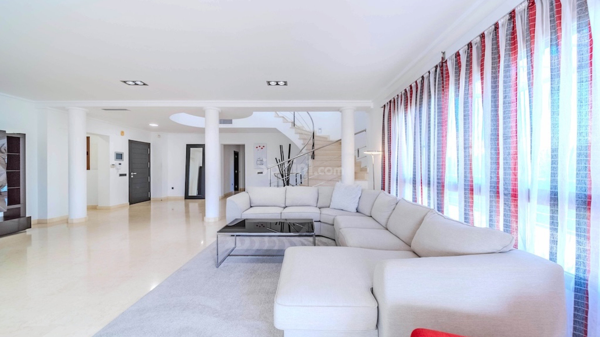 Resale - Villa -
Cabo Roig