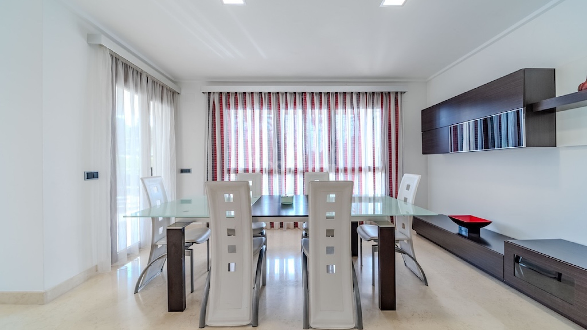 Resale - Villa -
Cabo Roig