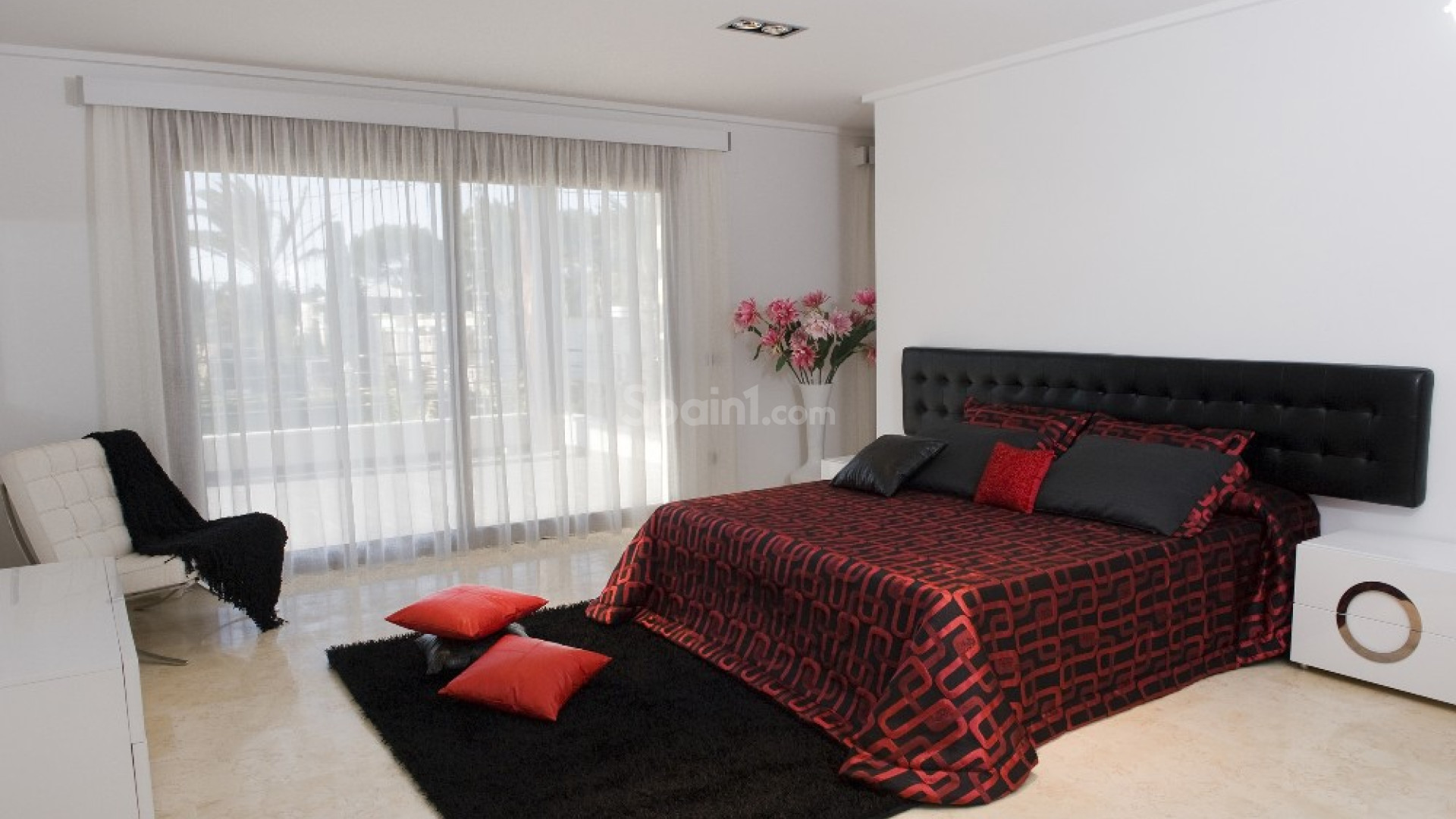 Resale - Villa -
Cabo Roig