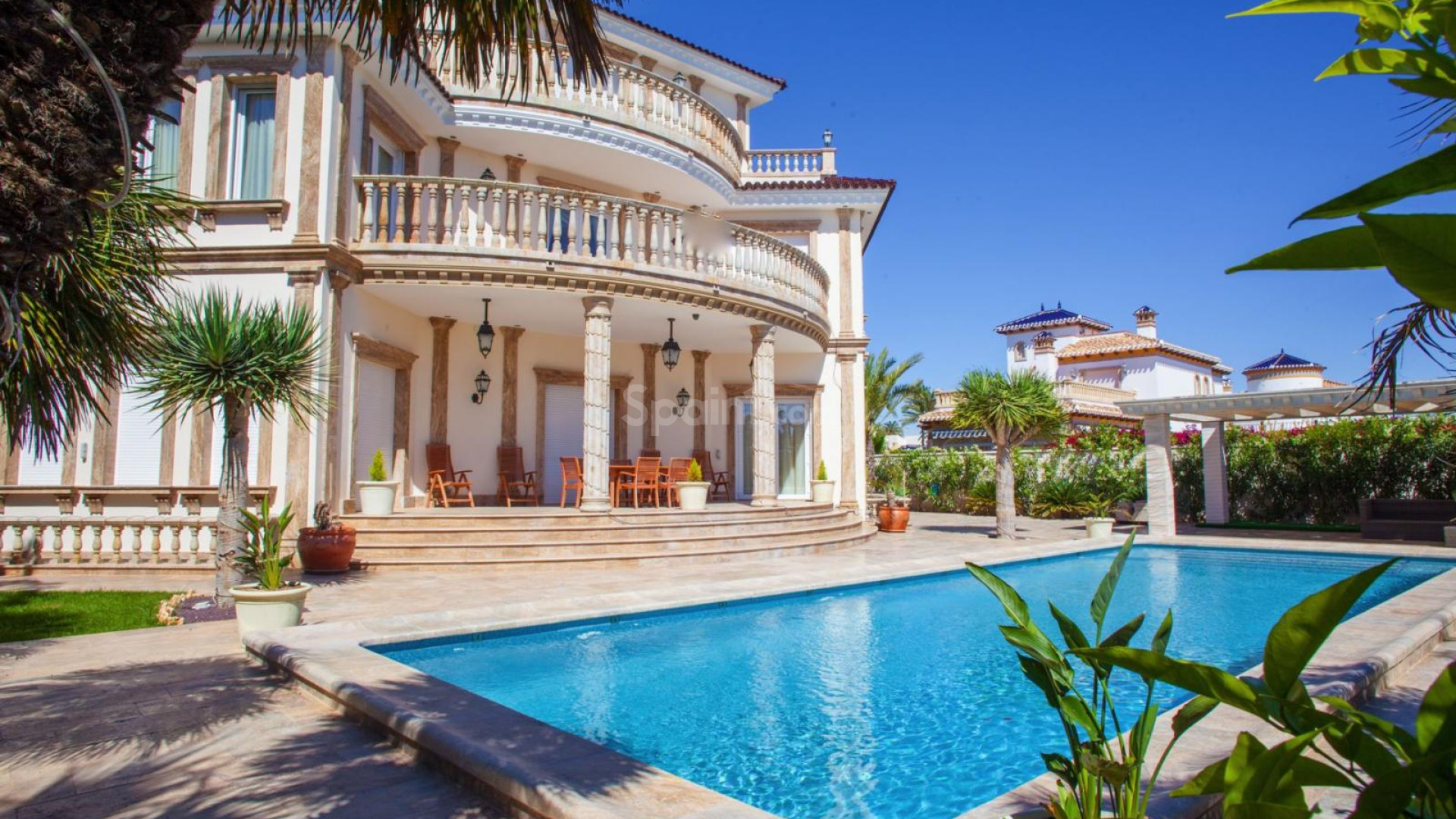 Resale - Villa -
Cabo Roig