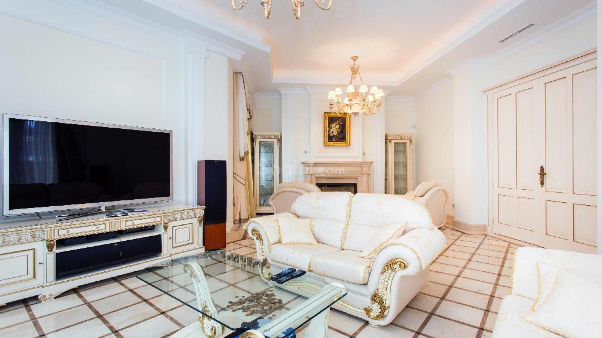 Resale - Villa -
Cabo Roig