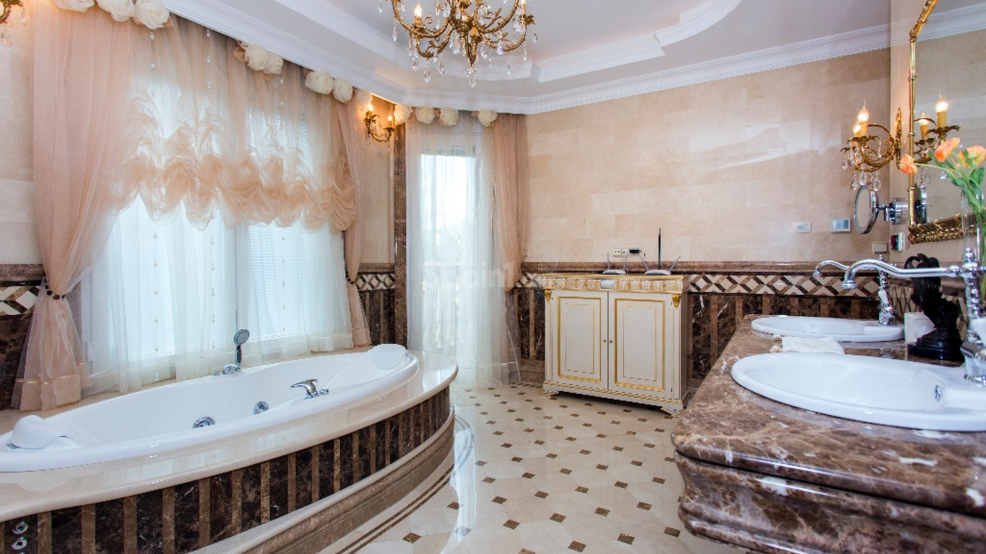 Resale - Villa -
Cabo Roig