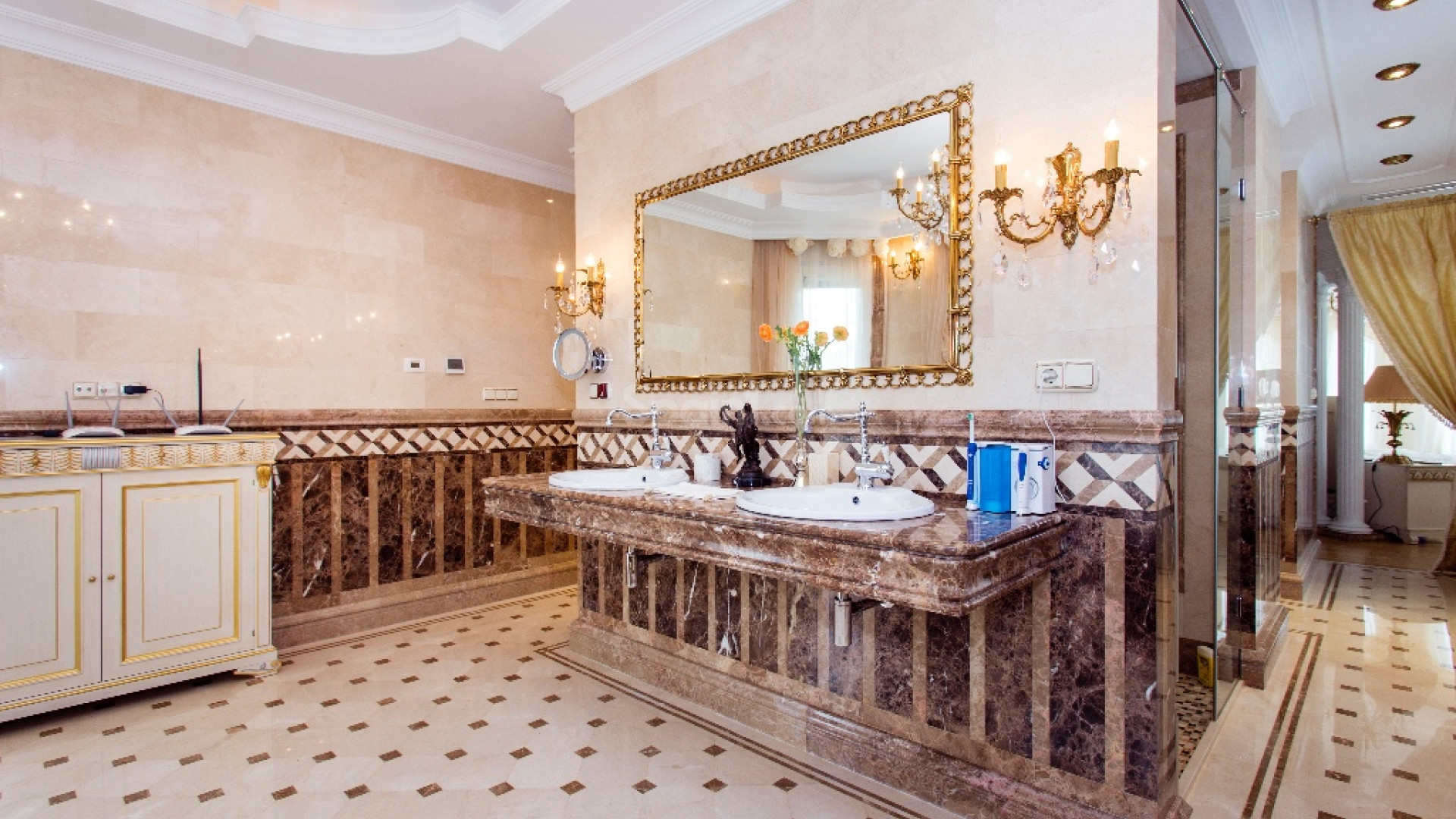 Resale - Villa -
Cabo Roig