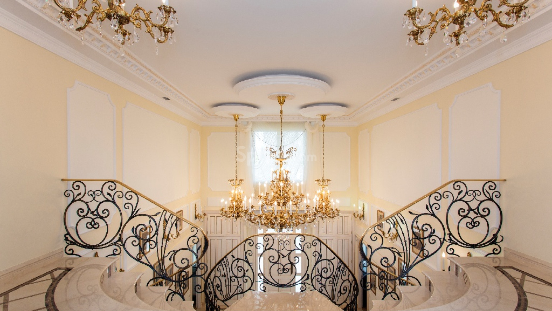 Resale - Villa -
Cabo Roig