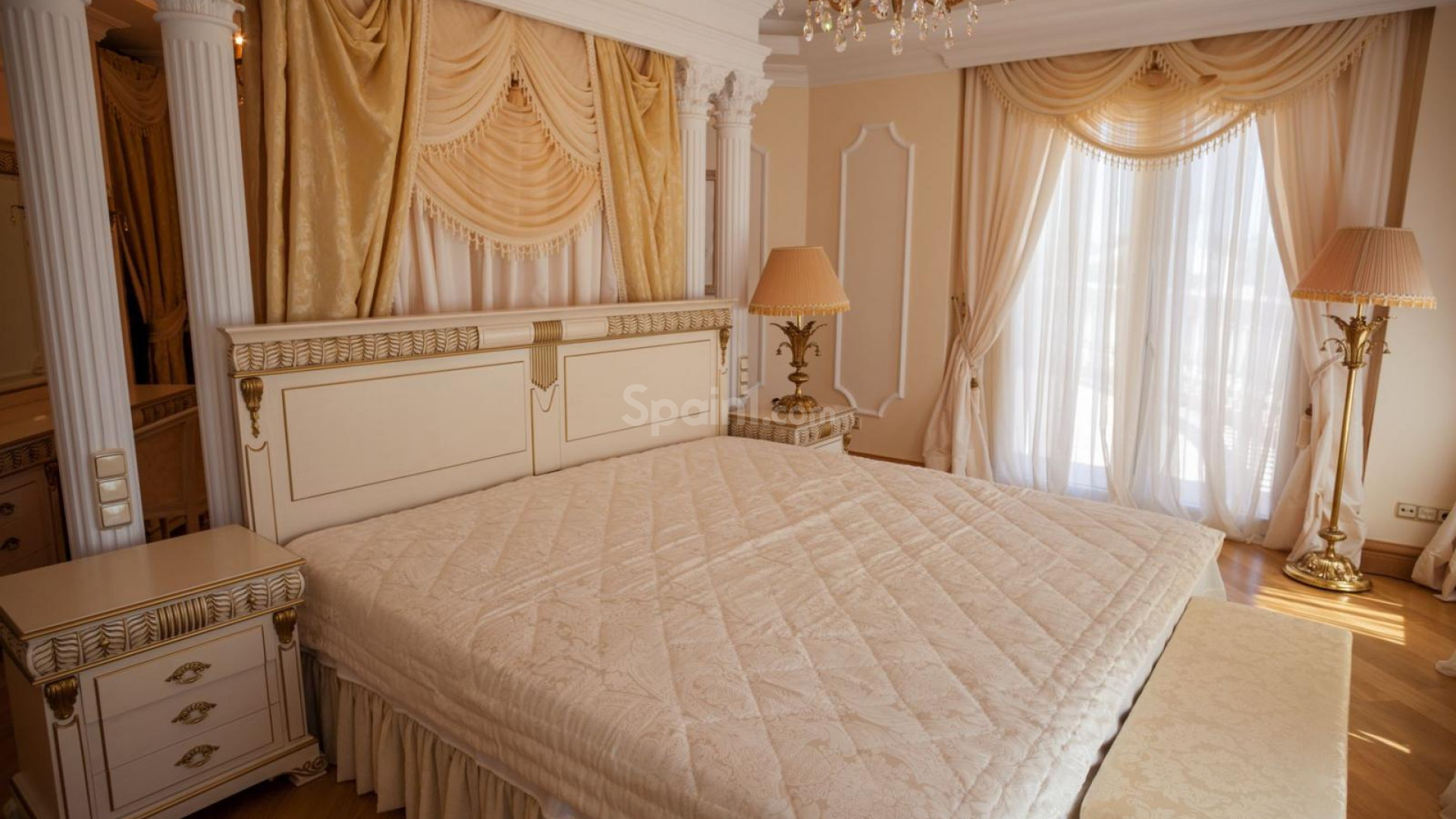 Resale - Villa -
Cabo Roig