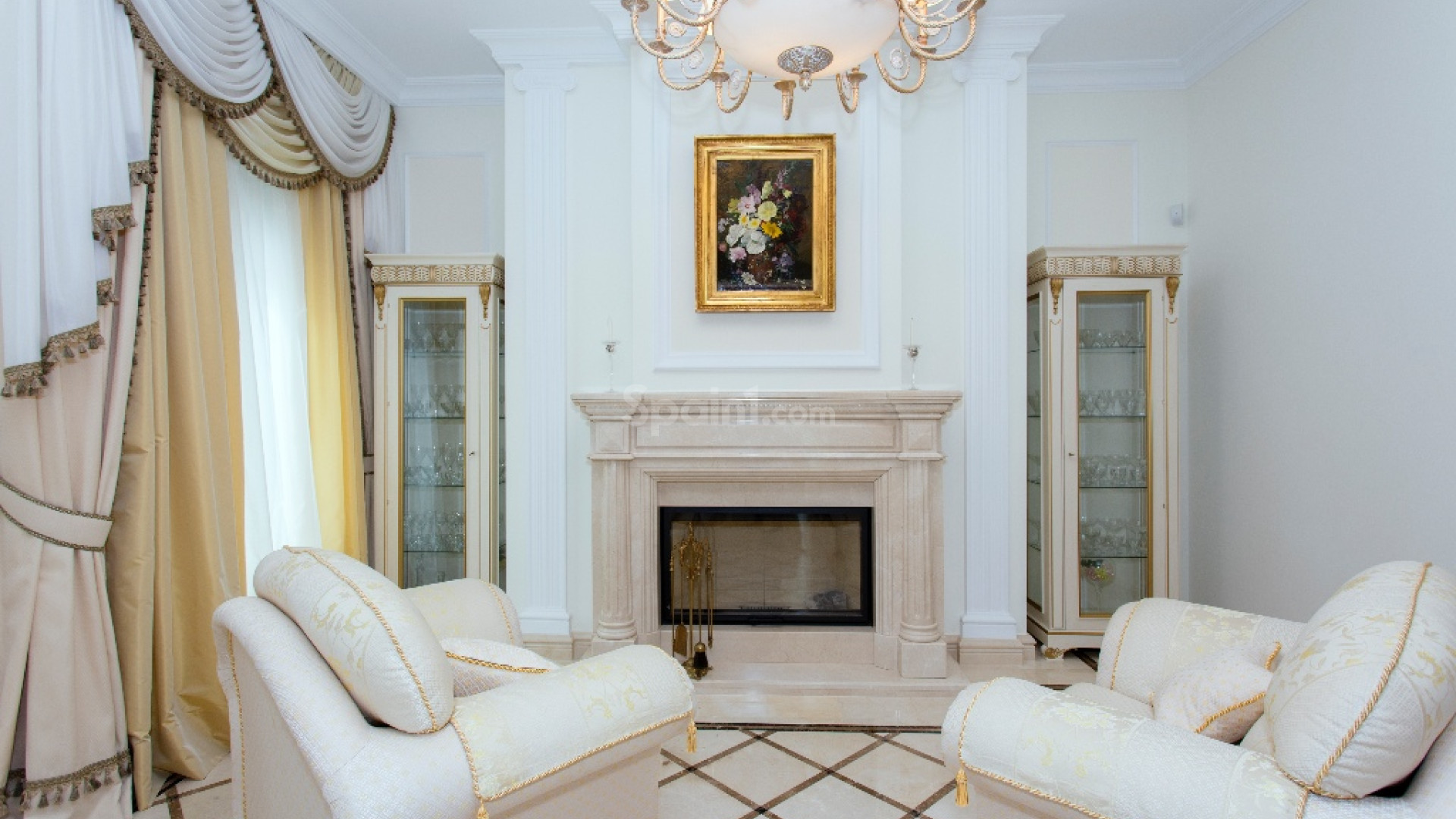 Resale - Villa -
Cabo Roig