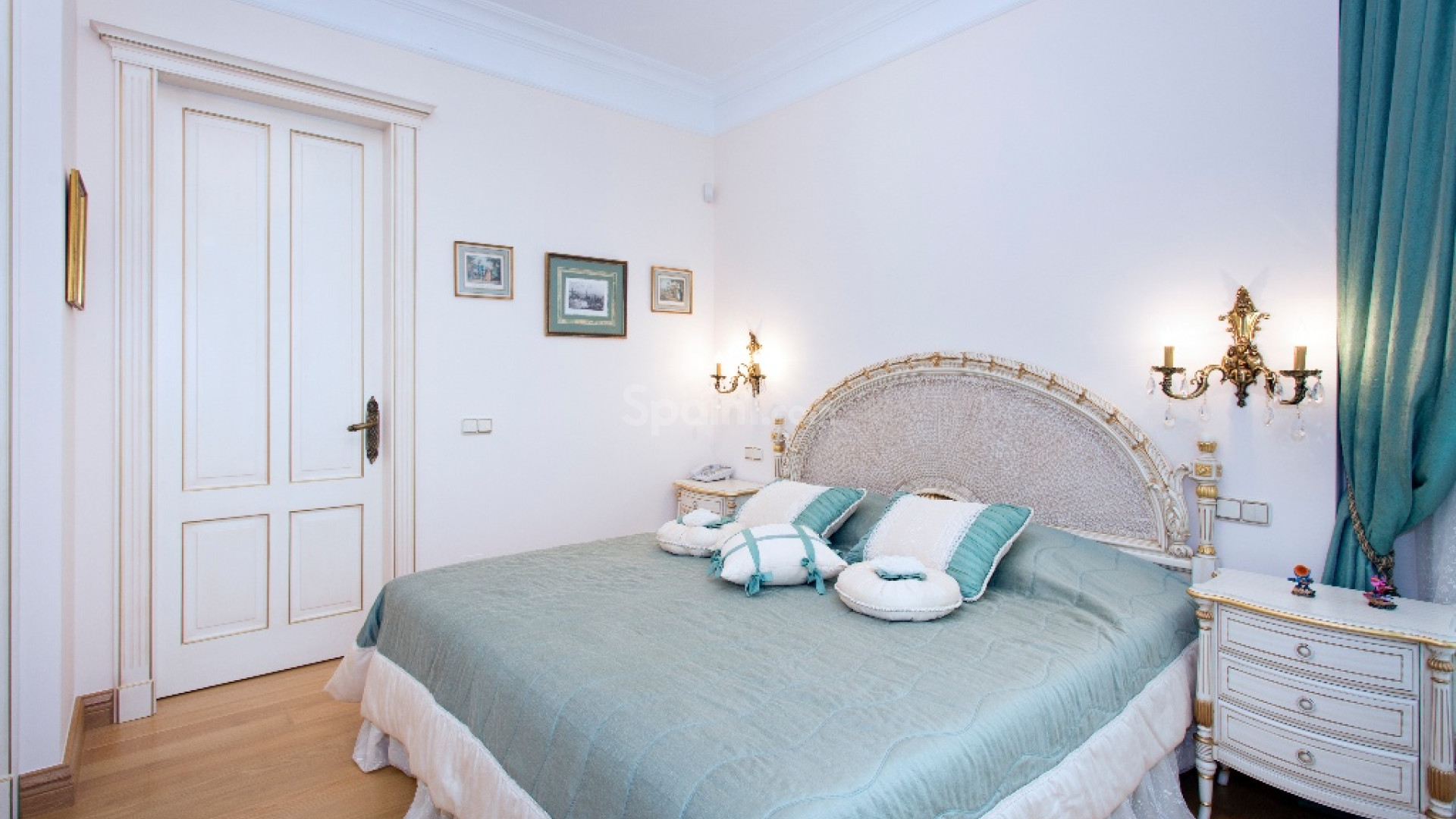 Resale - Villa -
Cabo Roig