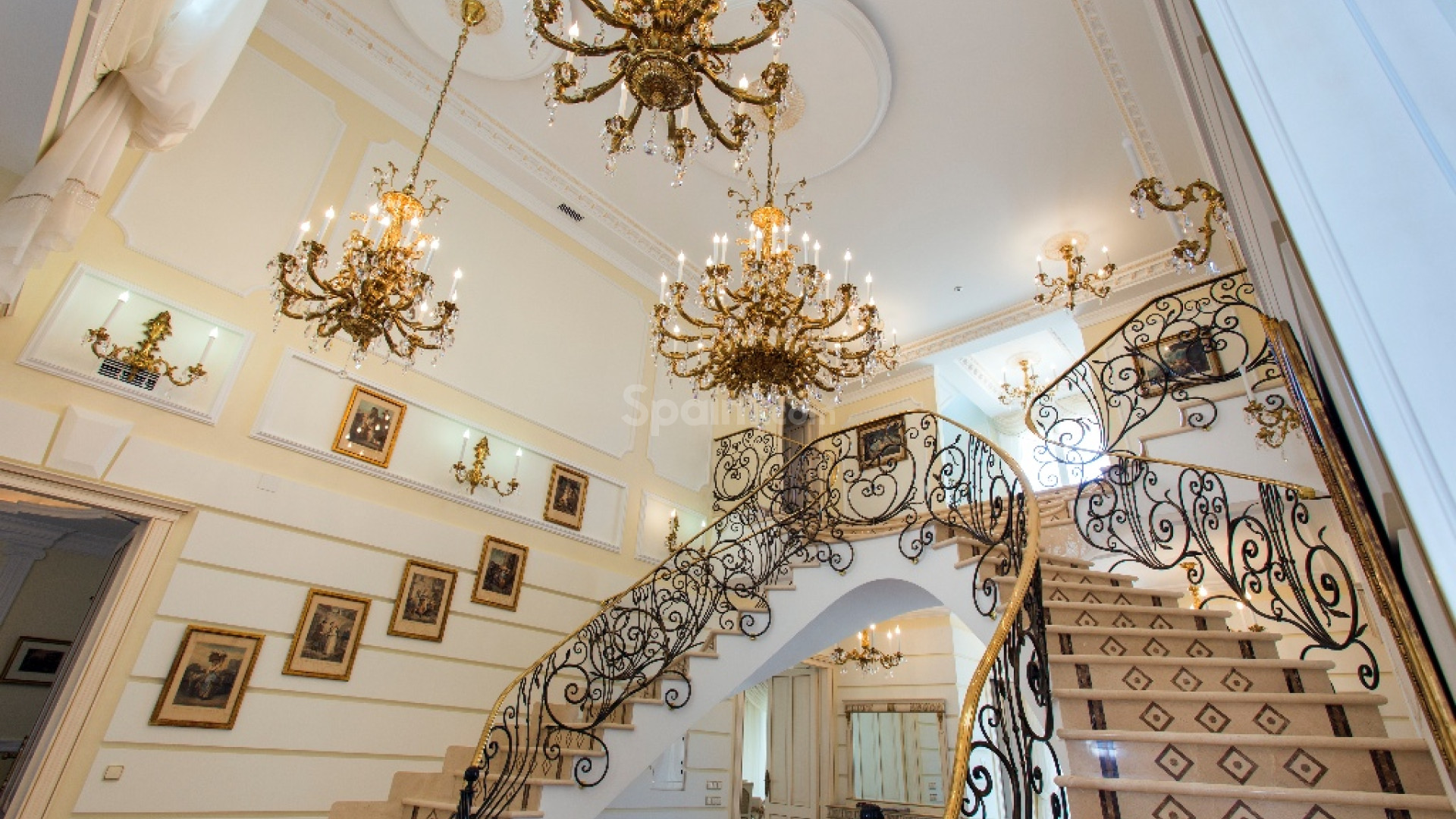 Resale - Villa -
Cabo Roig