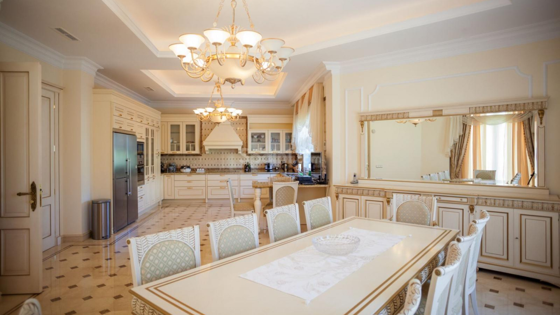 Resale - Villa -
Cabo Roig