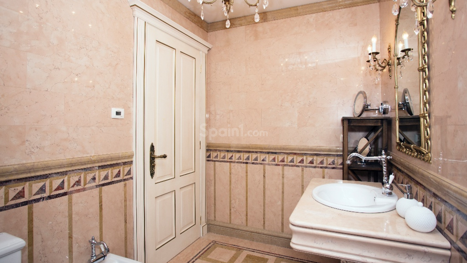 Resale - Villa -
Cabo Roig