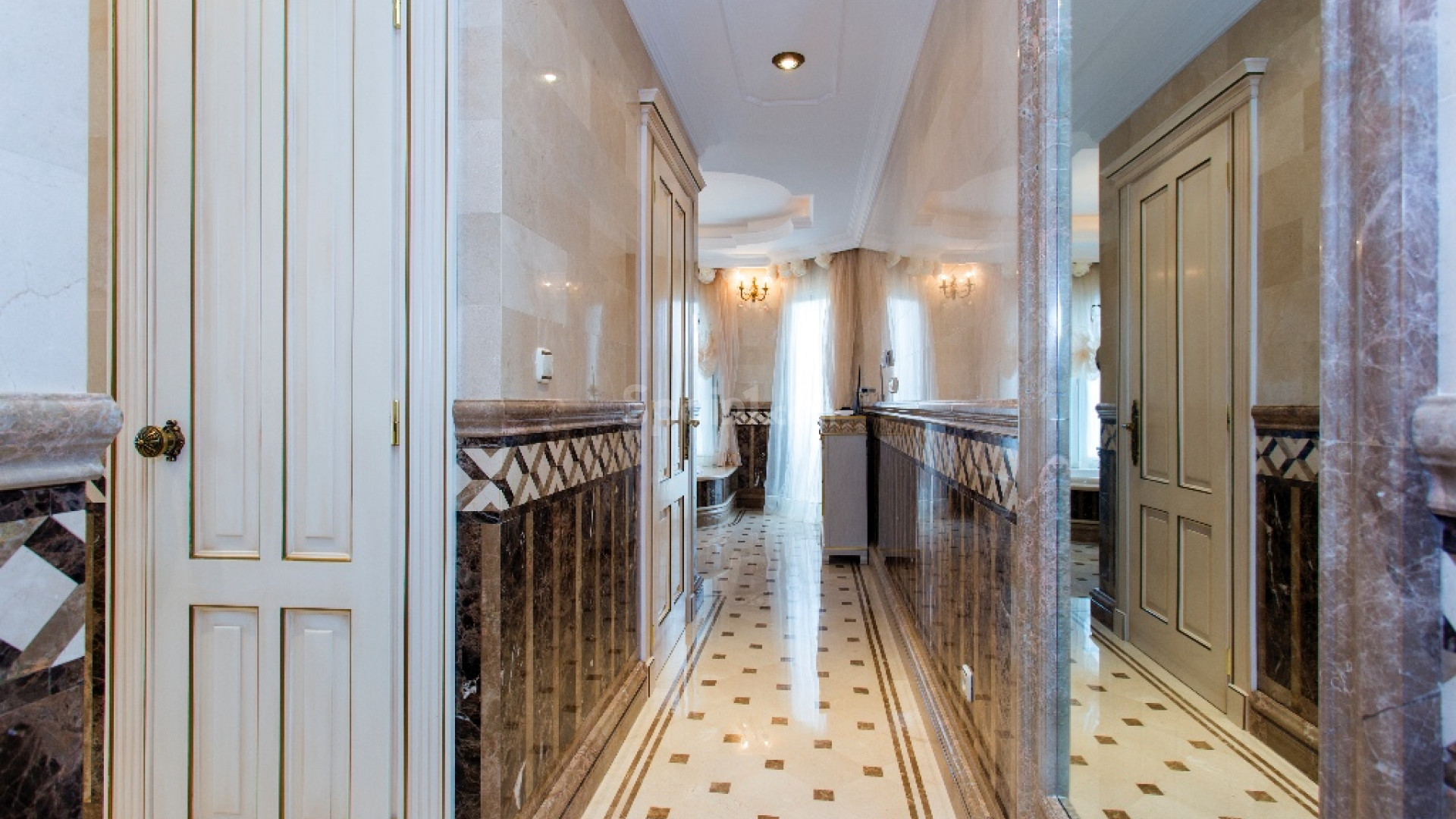 Resale - Villa -
Cabo Roig