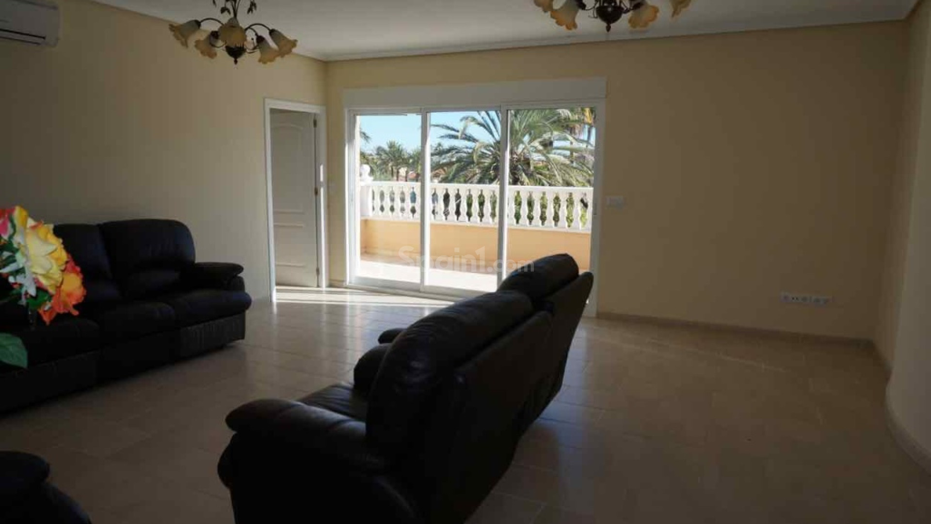 Resale - Villa -
Cabo Roig