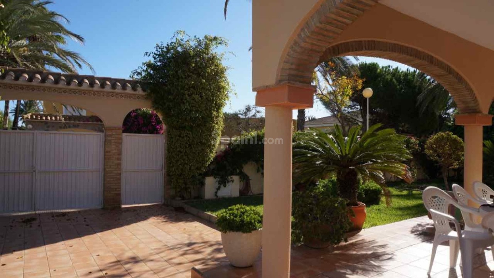 Resale - Villa -
Cabo Roig