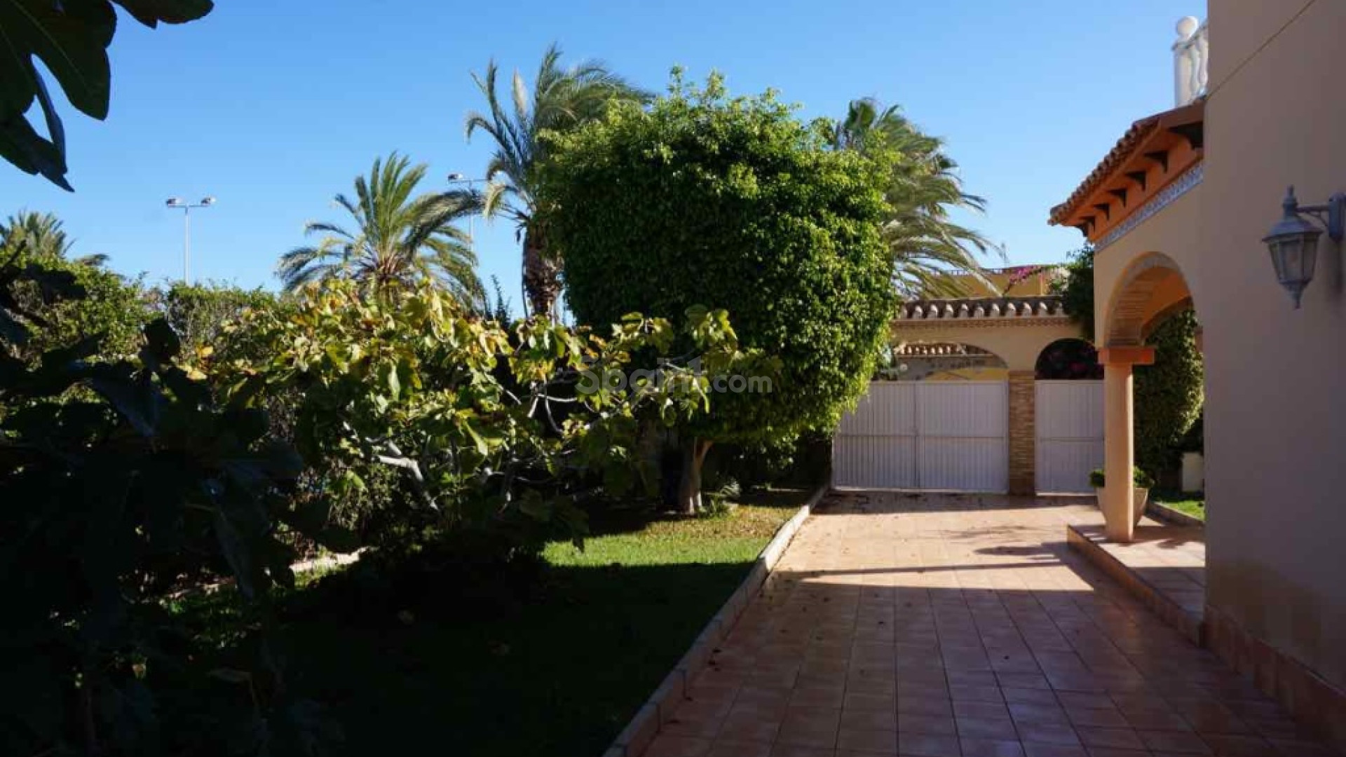 Resale - Villa -
Cabo Roig
