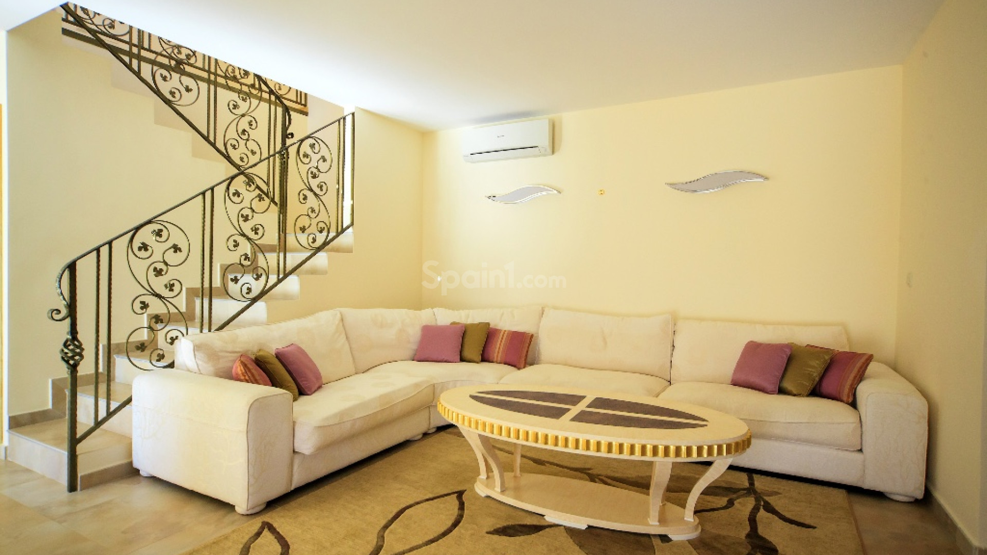 Resale - Villa -
Cabo Roig