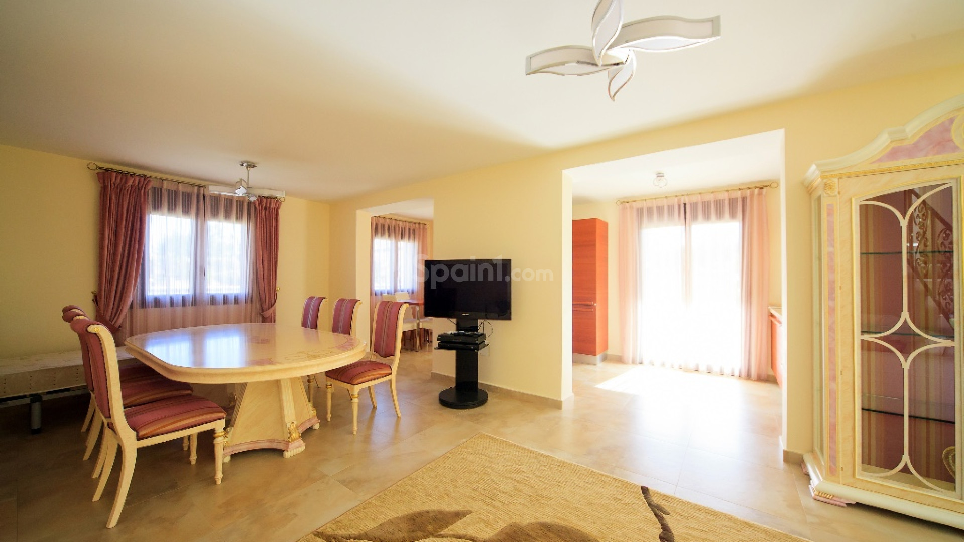 Resale - Villa -
Cabo Roig