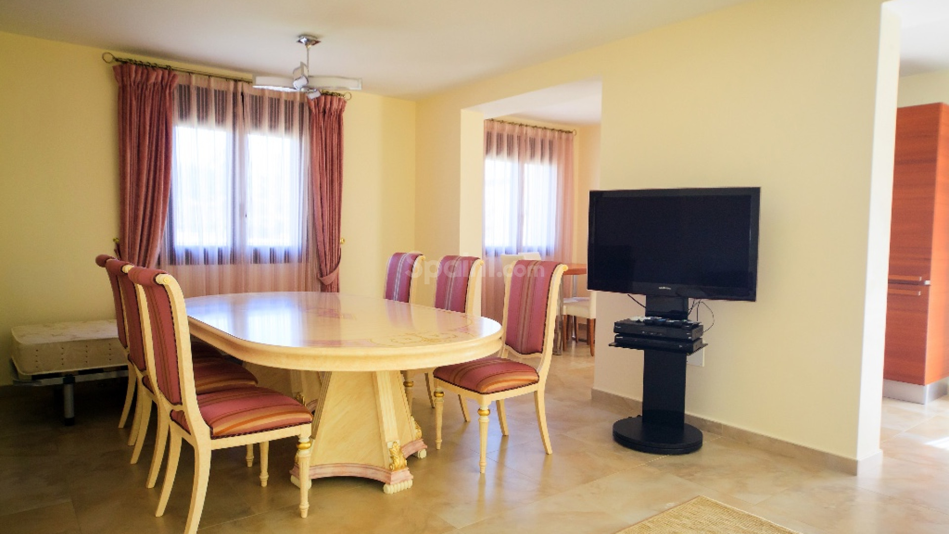 Resale - Villa -
Cabo Roig