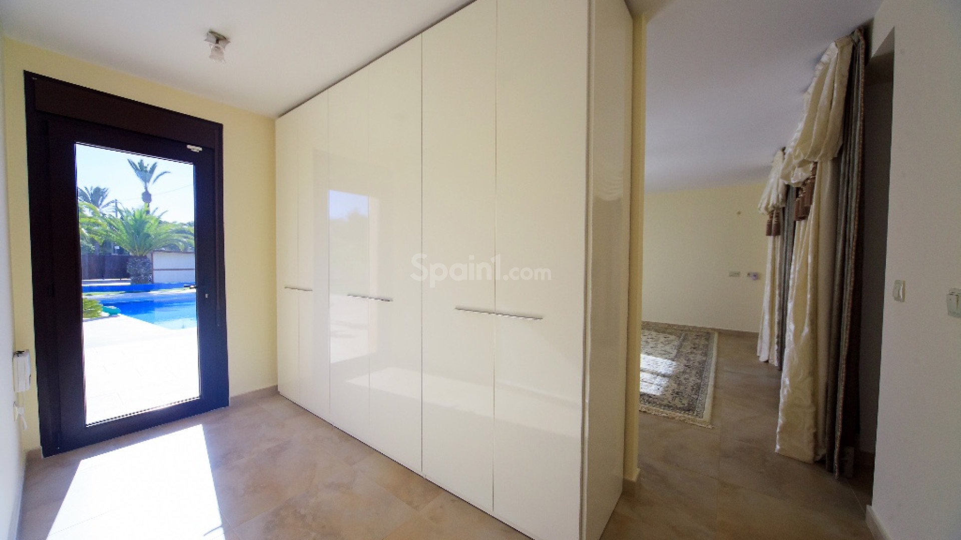 Resale - Villa -
Cabo Roig