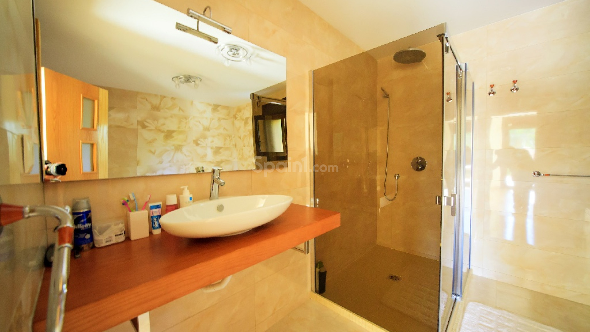 Resale - Villa -
Cabo Roig