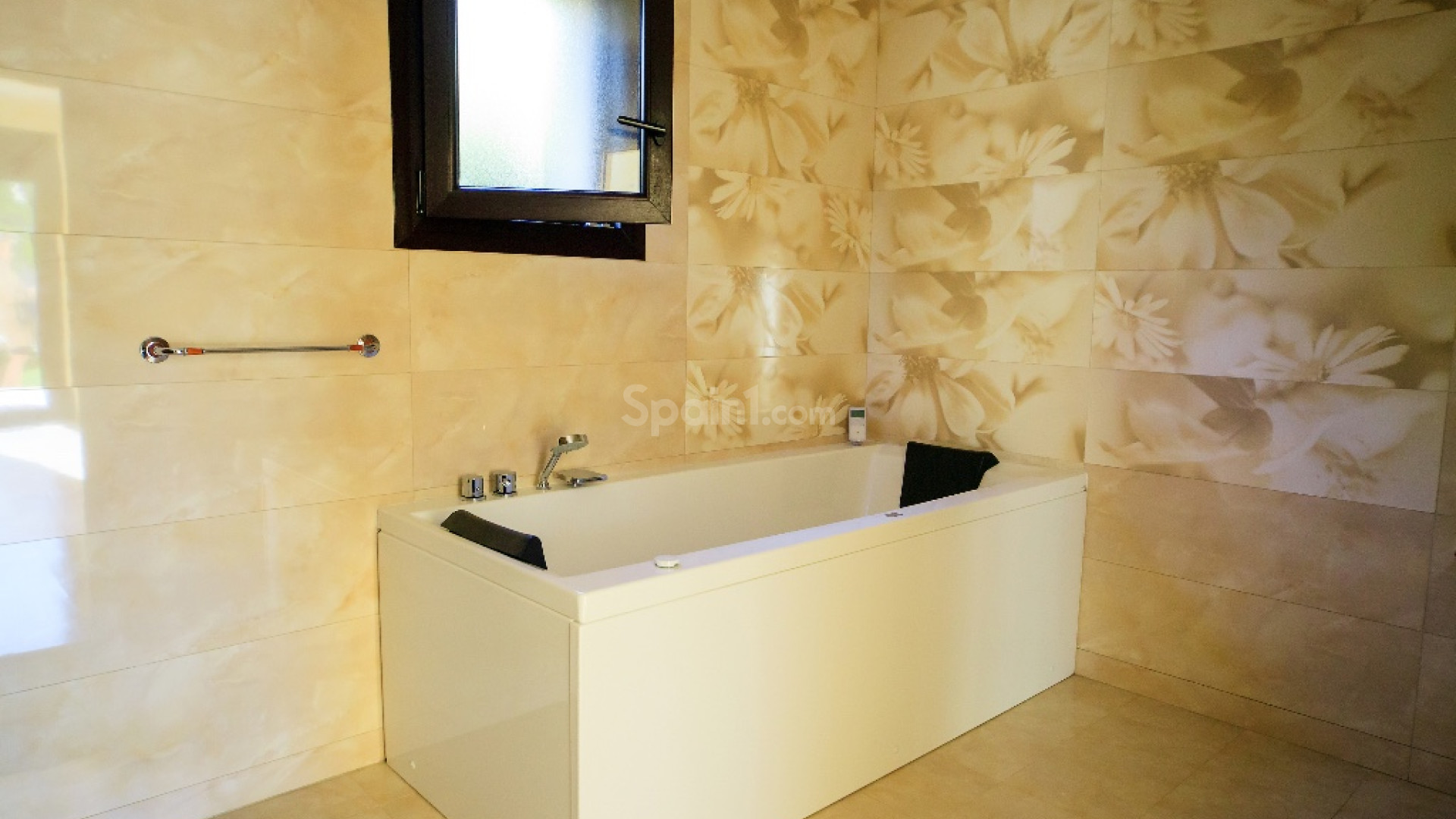 Resale - Villa -
Cabo Roig