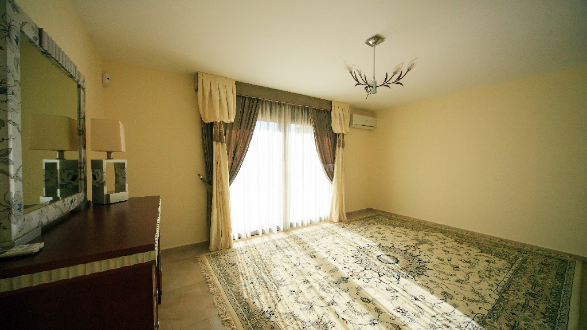 Resale - Villa -
Cabo Roig