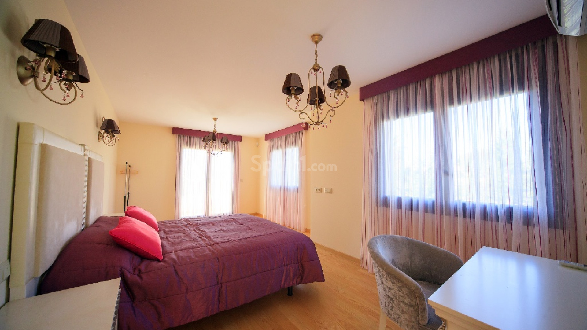 Resale - Villa -
Cabo Roig