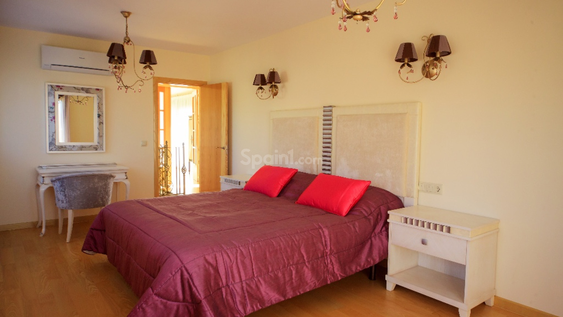 Resale - Villa -
Cabo Roig