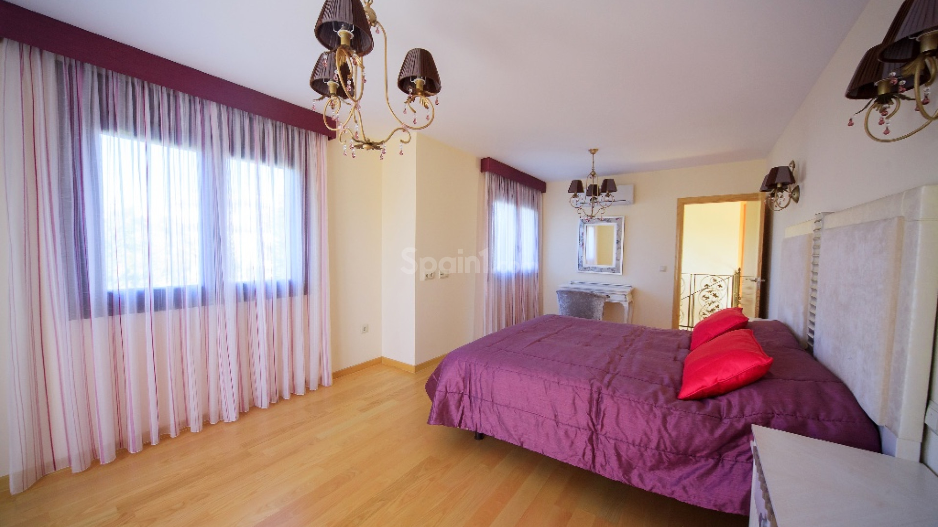 Resale - Villa -
Cabo Roig