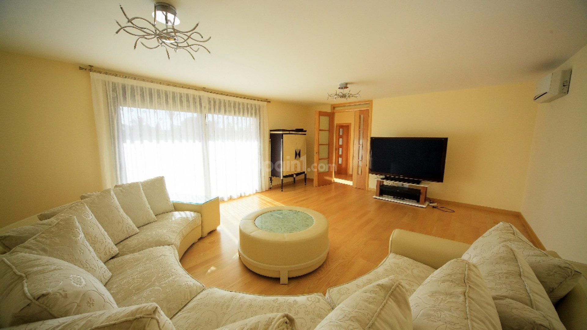 Resale - Villa -
Cabo Roig