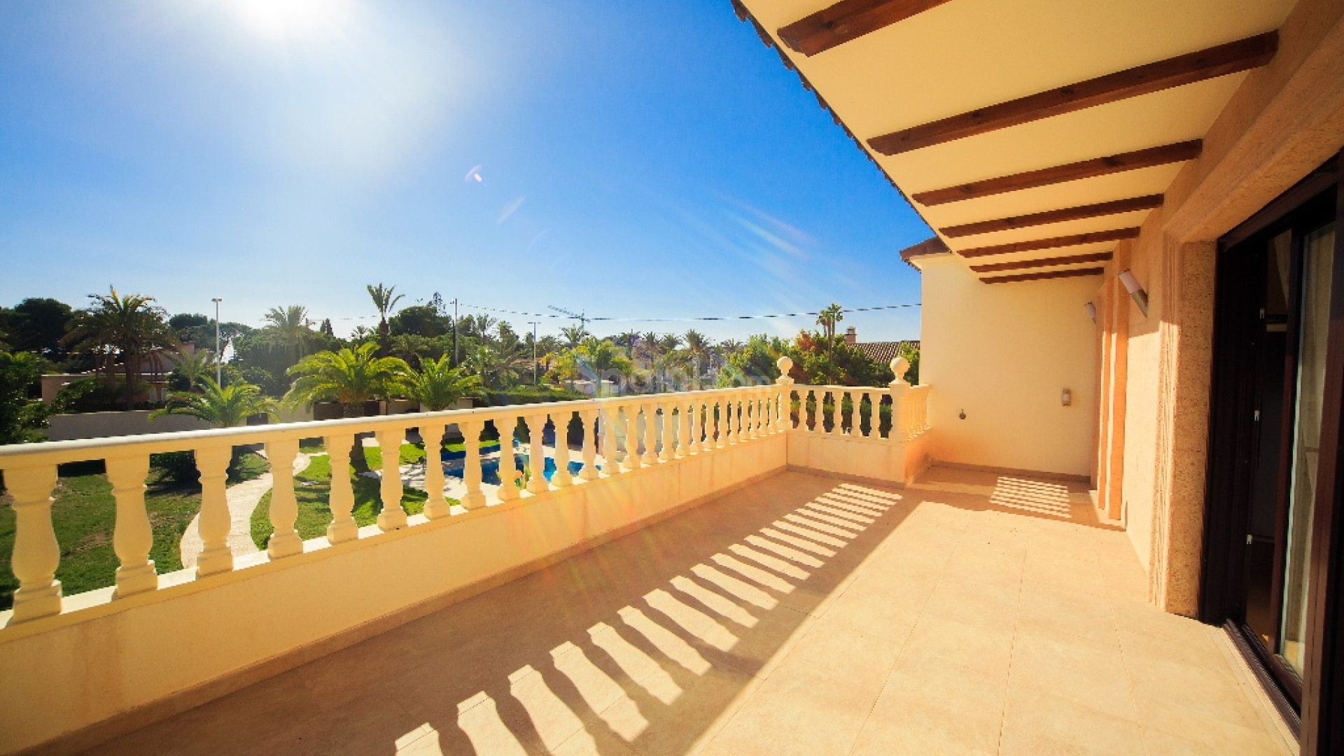Resale - Villa -
Cabo Roig