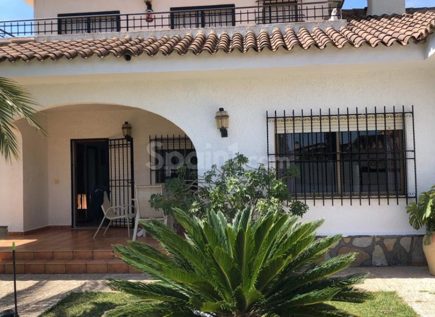 Resale - Villa -
Cabo Roig