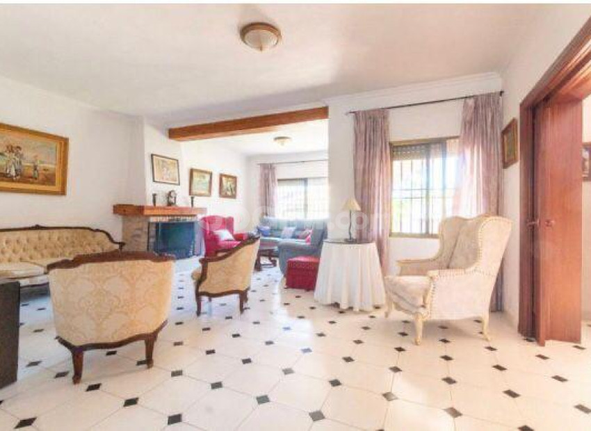 Resale - Villa -
Cabo Roig