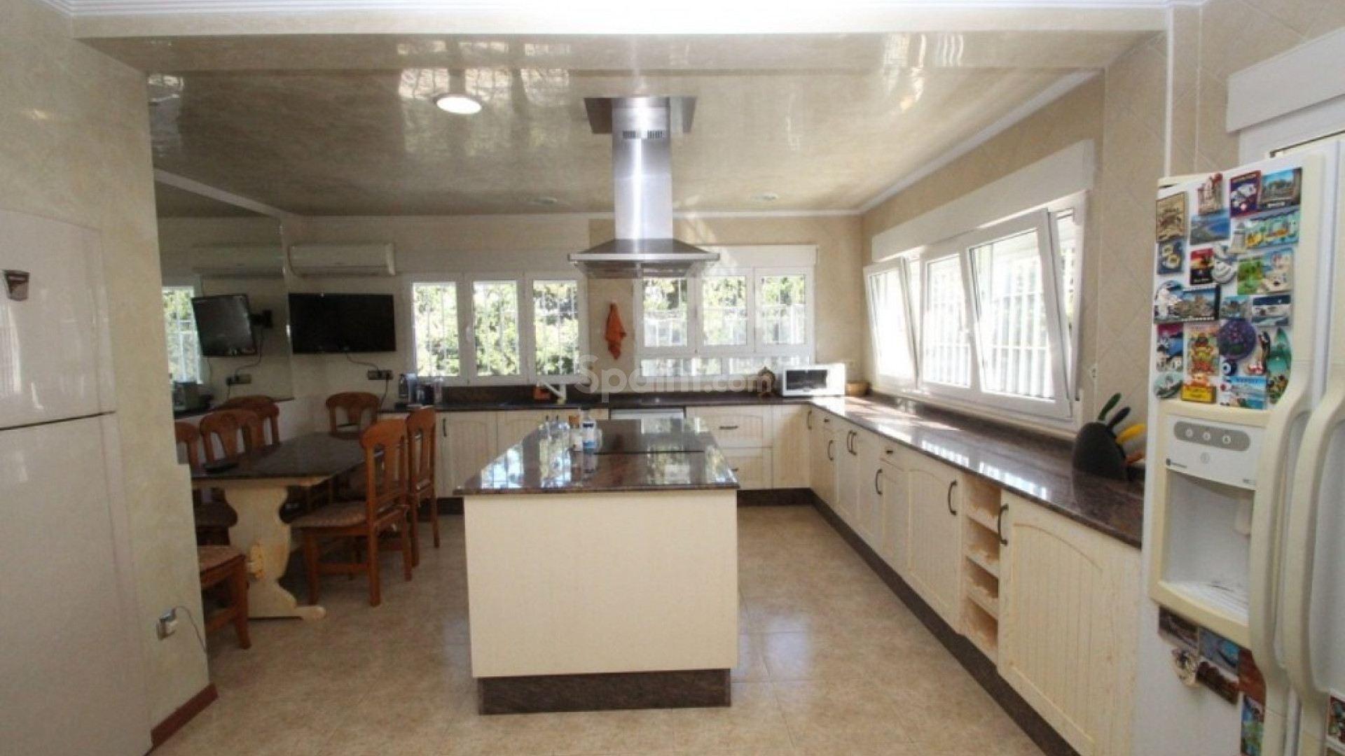 Resale - Villa -
Cabo Roig