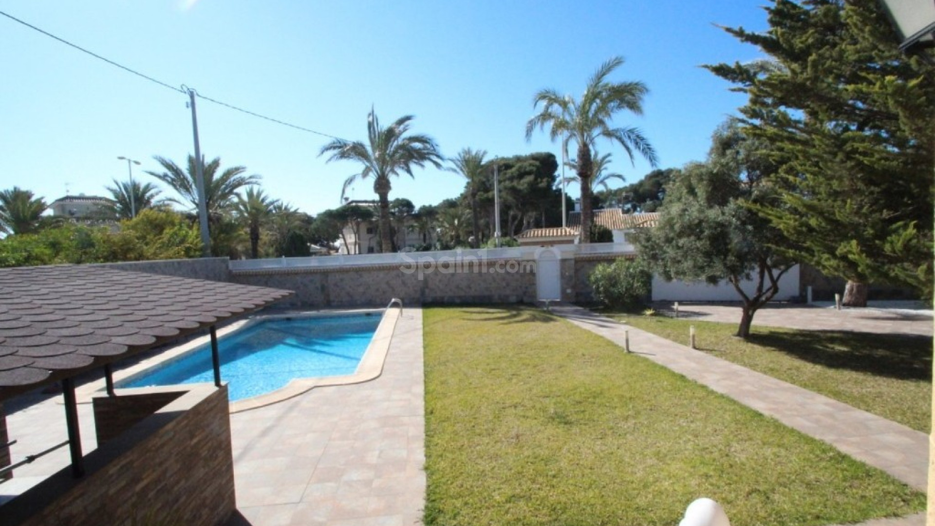 Resale - Villa -
Cabo Roig